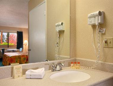 Days By Wyndham Angeles Hotel 2*