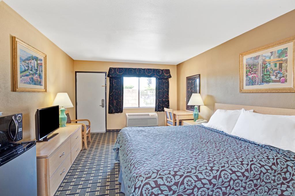 Days By Wyndham Angeles Hotel Whittier