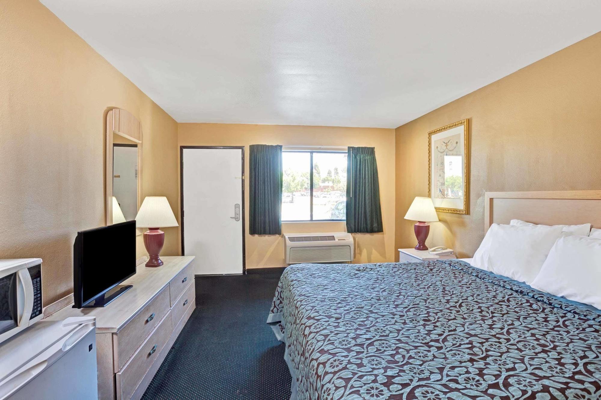 Days By Wyndham Angeles Hotel
