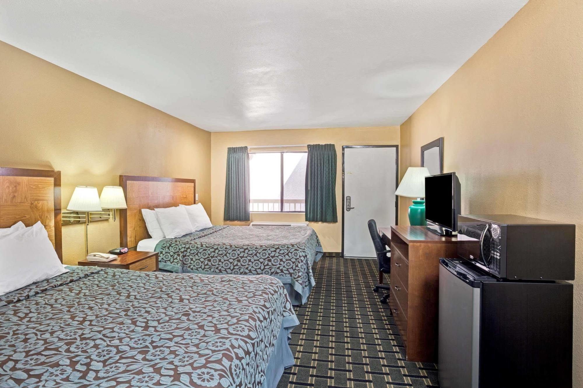 Days By Wyndham Angeles Hotel Whittier