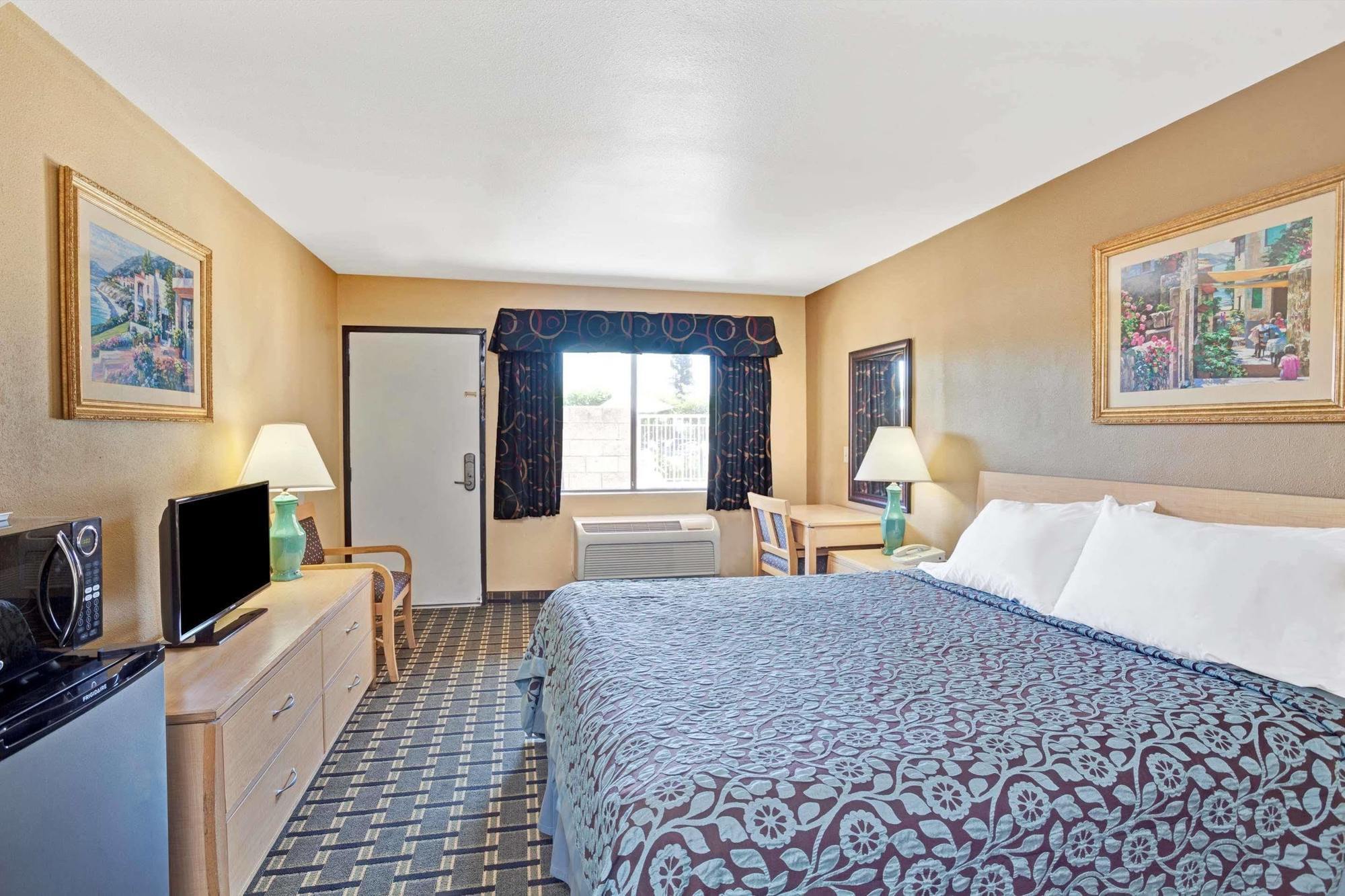 Days By Wyndham Angeles Hotel 2*